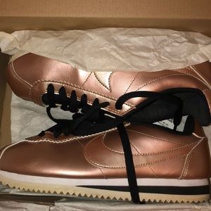 Nike cortez (rose gold)